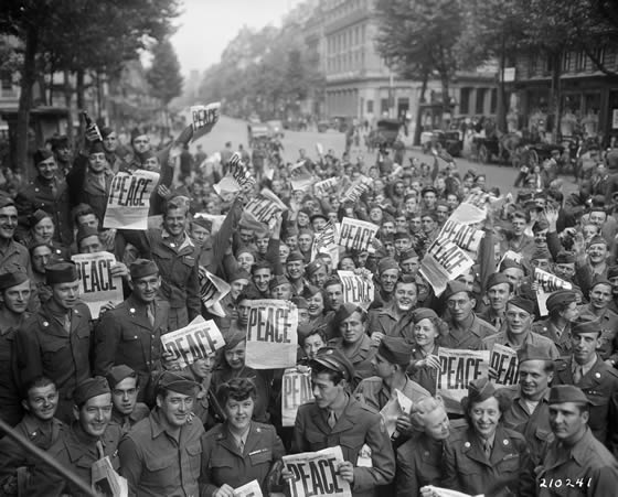 Rainbow Corner Red Cross club in Paris - August 15, 1945